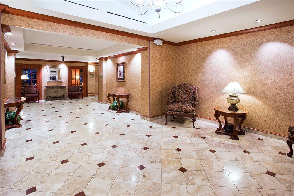 Holiday Inn Express Hotel & Suites Grand Rapids-North By Ihg Walker Interior photo