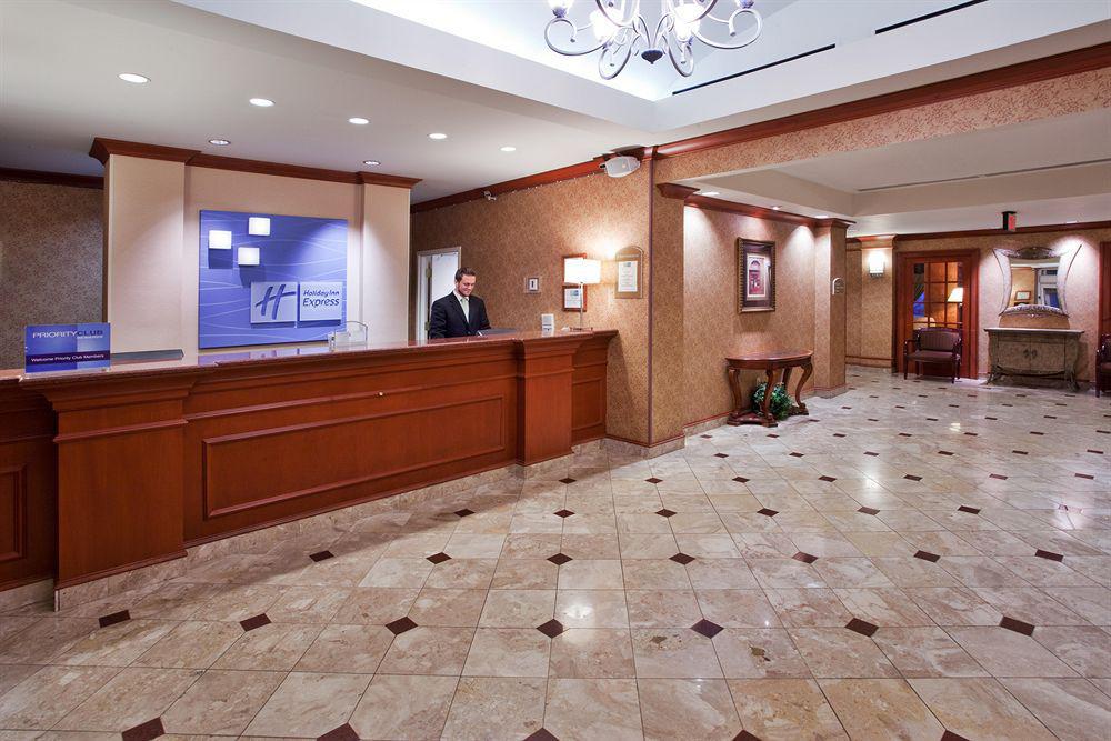 Holiday Inn Express Hotel & Suites Grand Rapids-North By Ihg Walker Interior photo