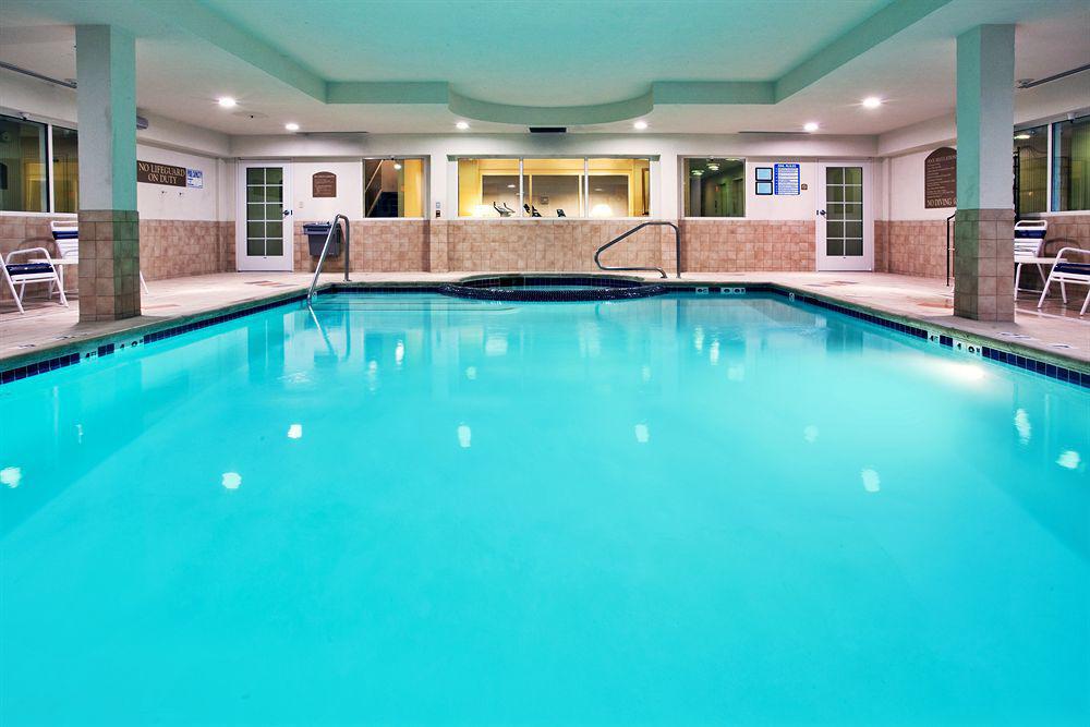 Holiday Inn Express Hotel & Suites Grand Rapids-North By Ihg Walker Facilities photo