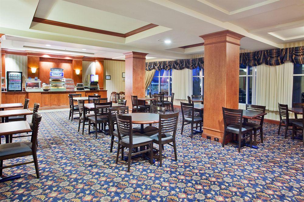 Holiday Inn Express Hotel & Suites Grand Rapids-North By Ihg Walker Restaurant photo