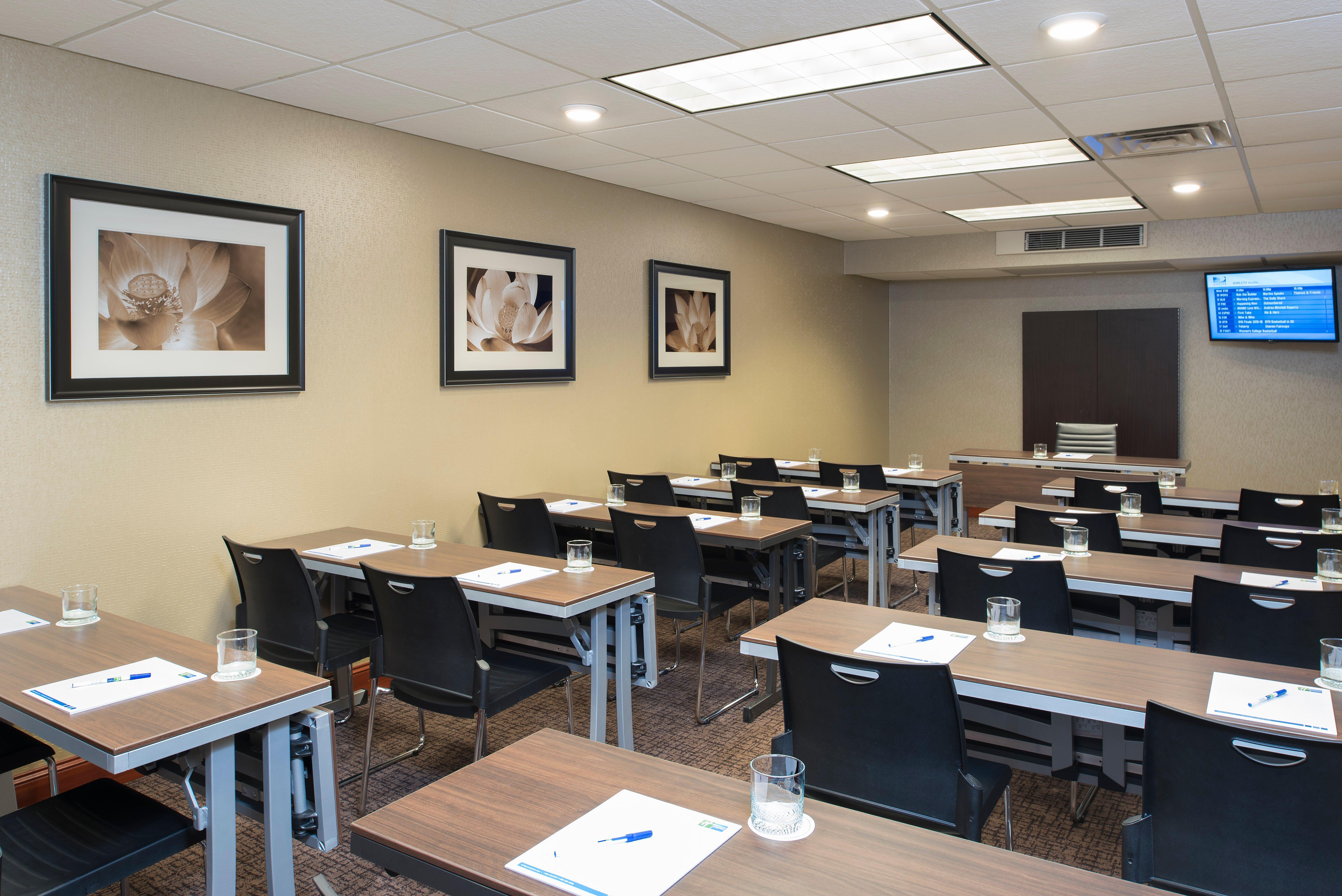Holiday Inn Express Hotel & Suites Grand Rapids-North By Ihg Walker Exterior photo