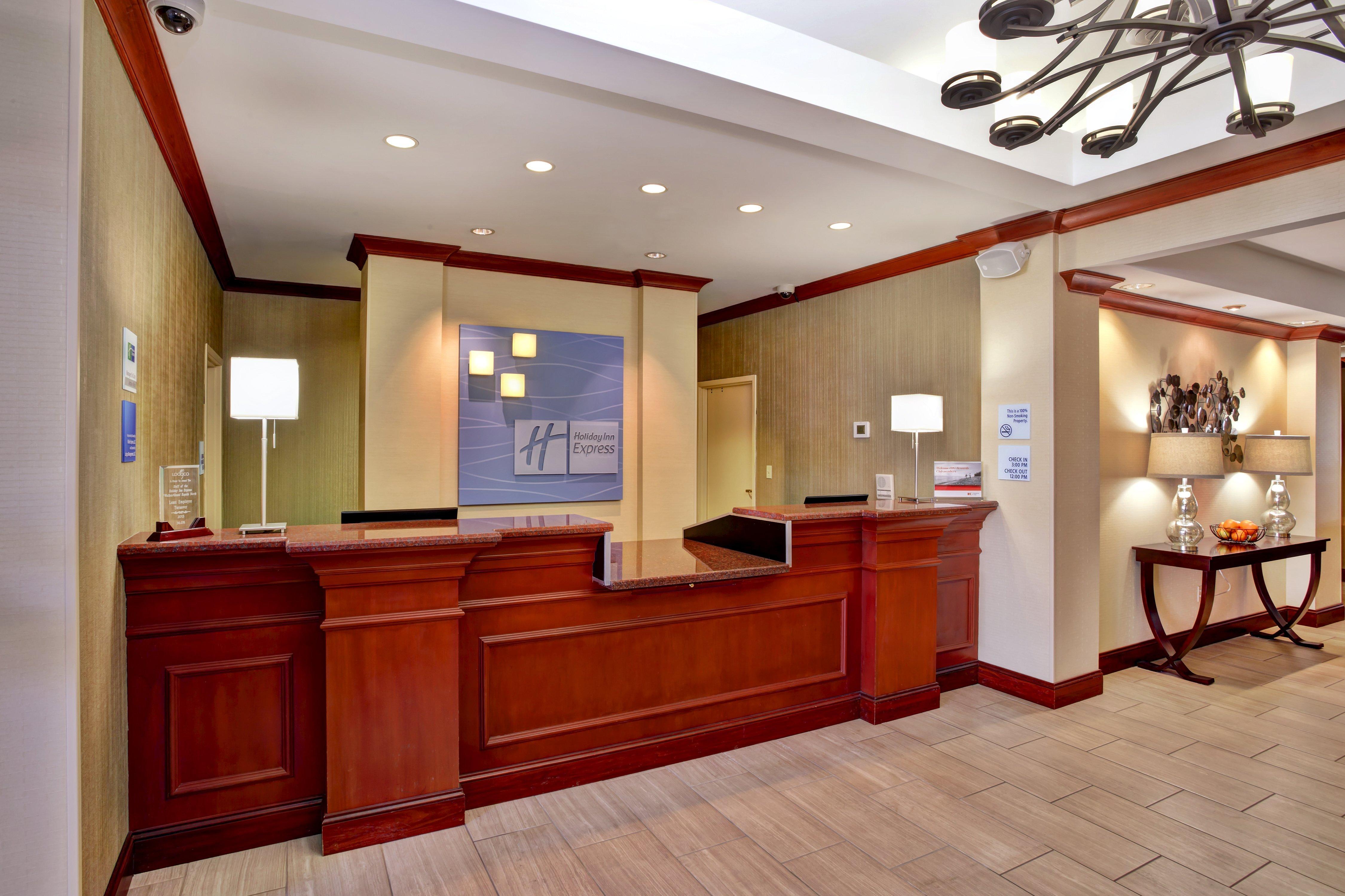 Holiday Inn Express Hotel & Suites Grand Rapids-North By Ihg Walker Exterior photo