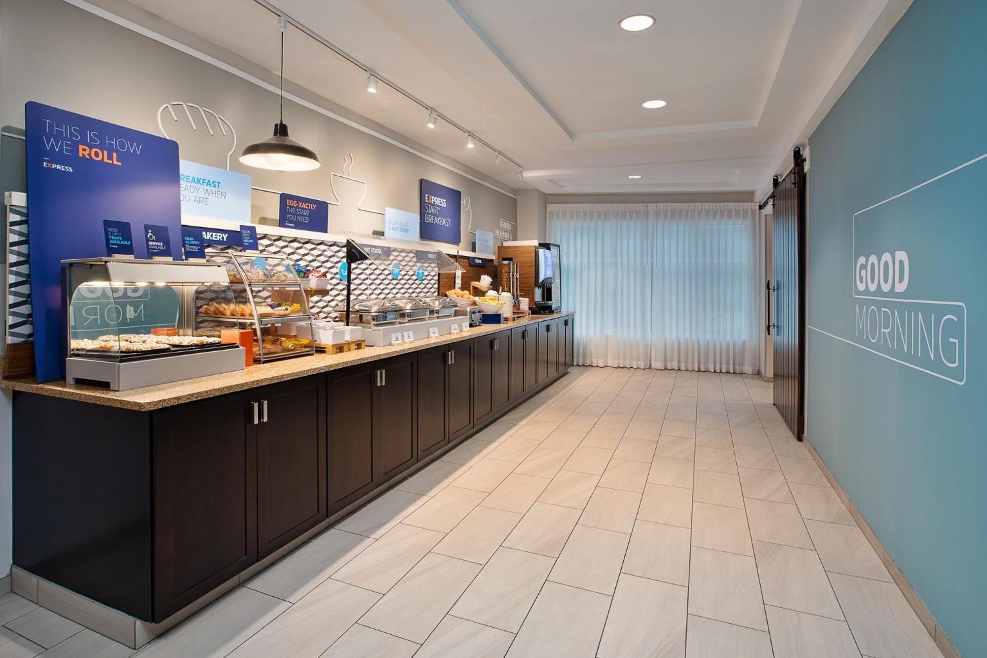 Holiday Inn Express Hotel & Suites Grand Rapids-North By Ihg Walker Exterior photo