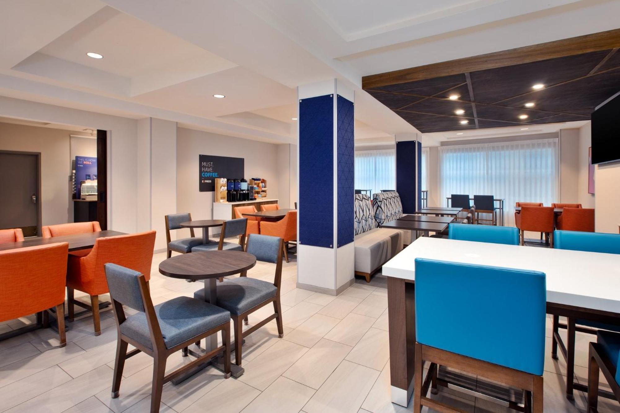Holiday Inn Express Hotel & Suites Grand Rapids-North By Ihg Walker Exterior photo
