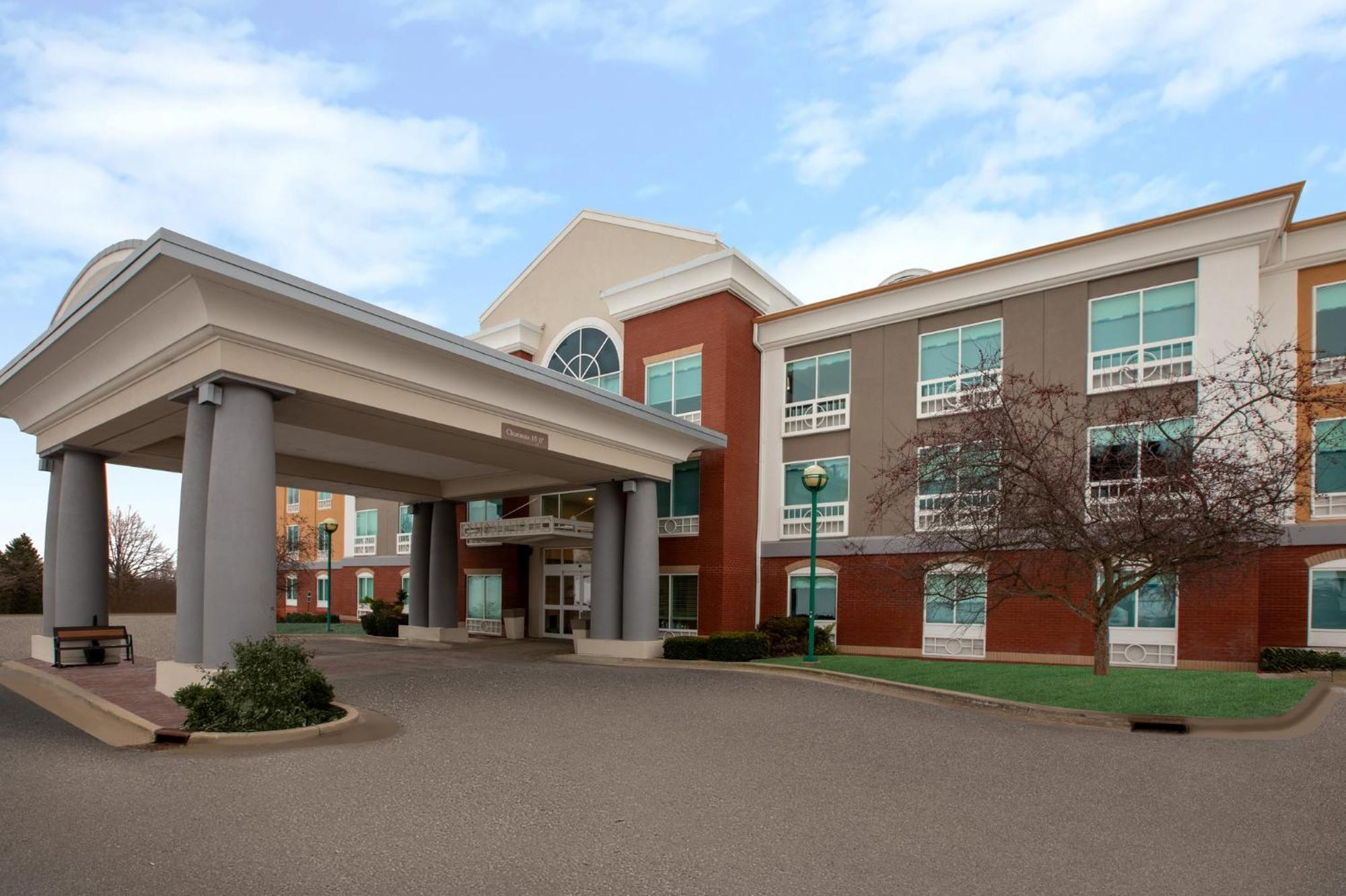 Holiday Inn Express Hotel & Suites Grand Rapids-North By Ihg Walker Exterior photo