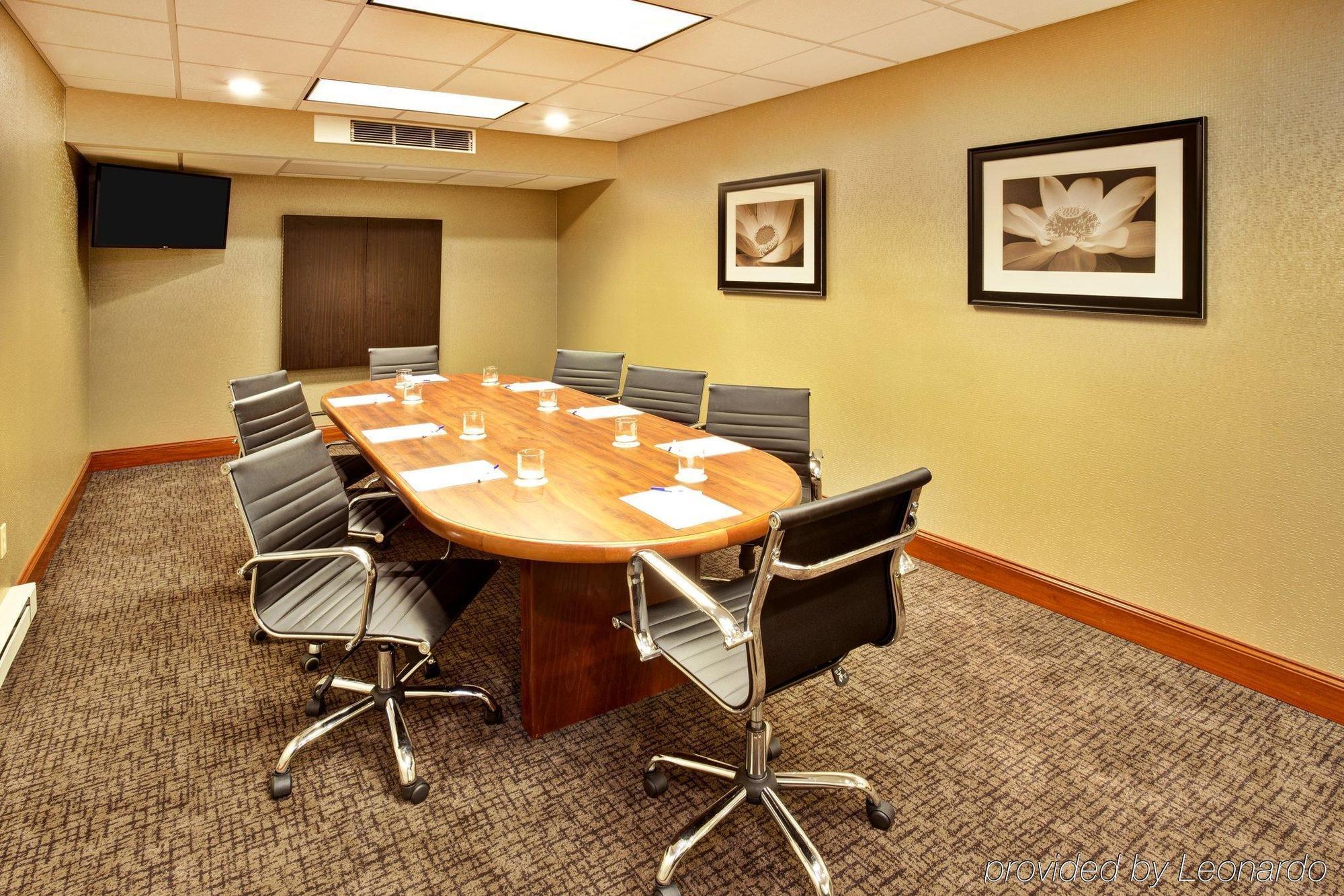 Holiday Inn Express Hotel & Suites Grand Rapids-North By Ihg Walker Exterior photo