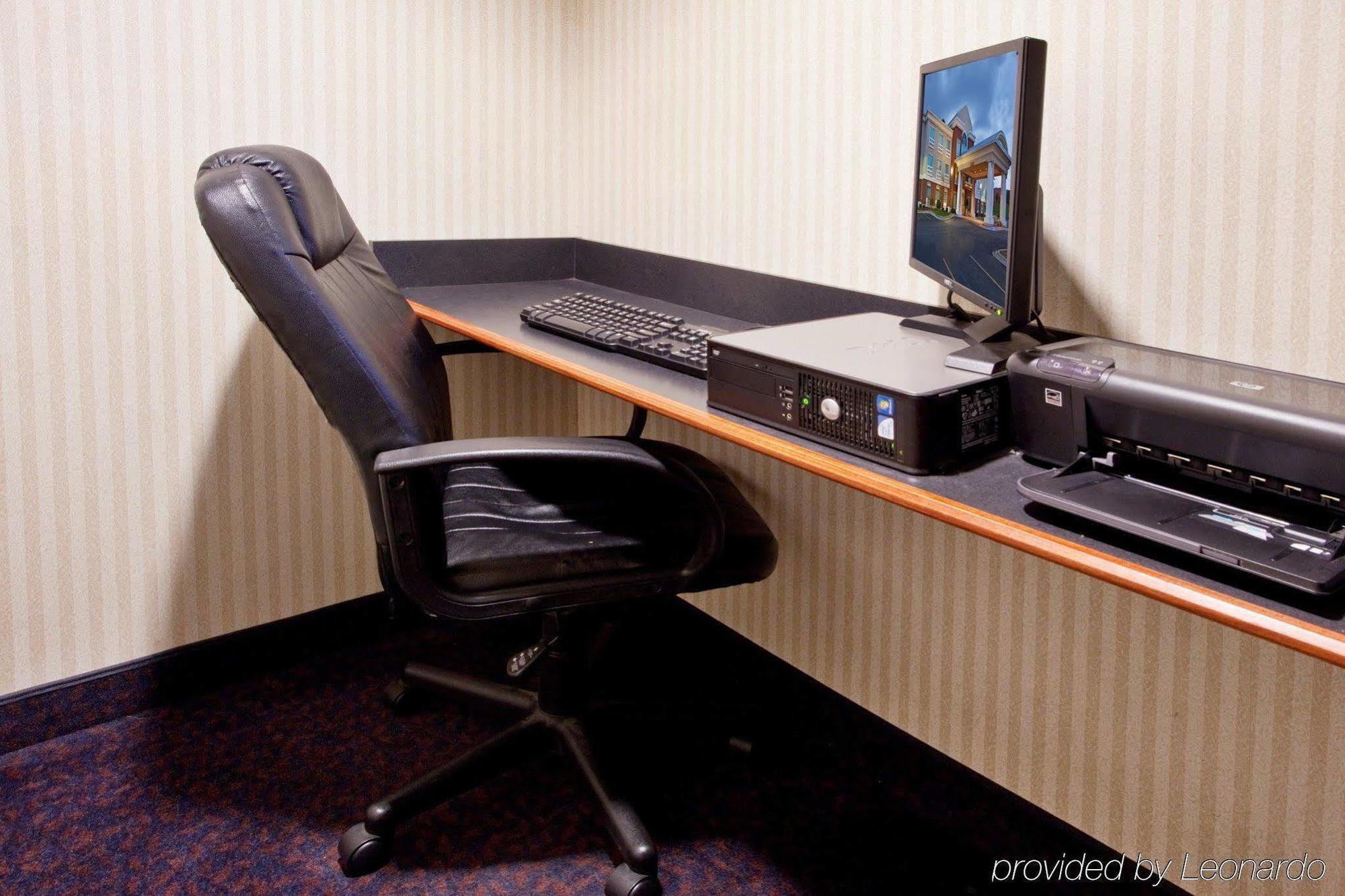 Holiday Inn Express Hotel & Suites Grand Rapids-North By Ihg Walker Facilities photo